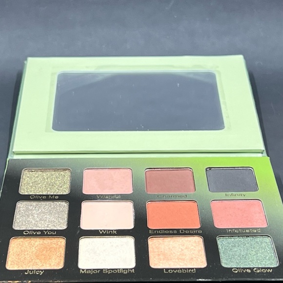 Violet Voss 12  shades Eyeshadow Palette - Picture 1 of 5